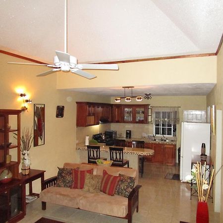 The Residence Portmore Apartments Екстериор снимка
