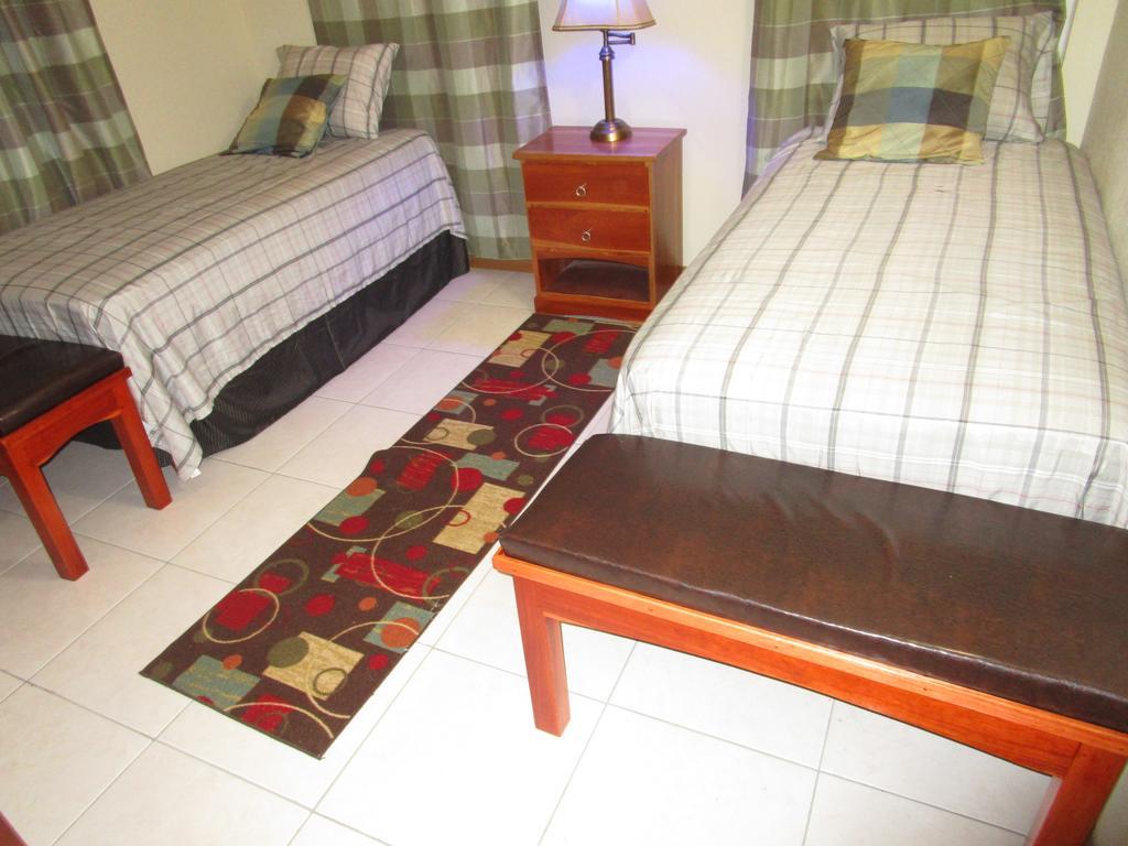 The Residence Portmore Apartments Екстериор снимка