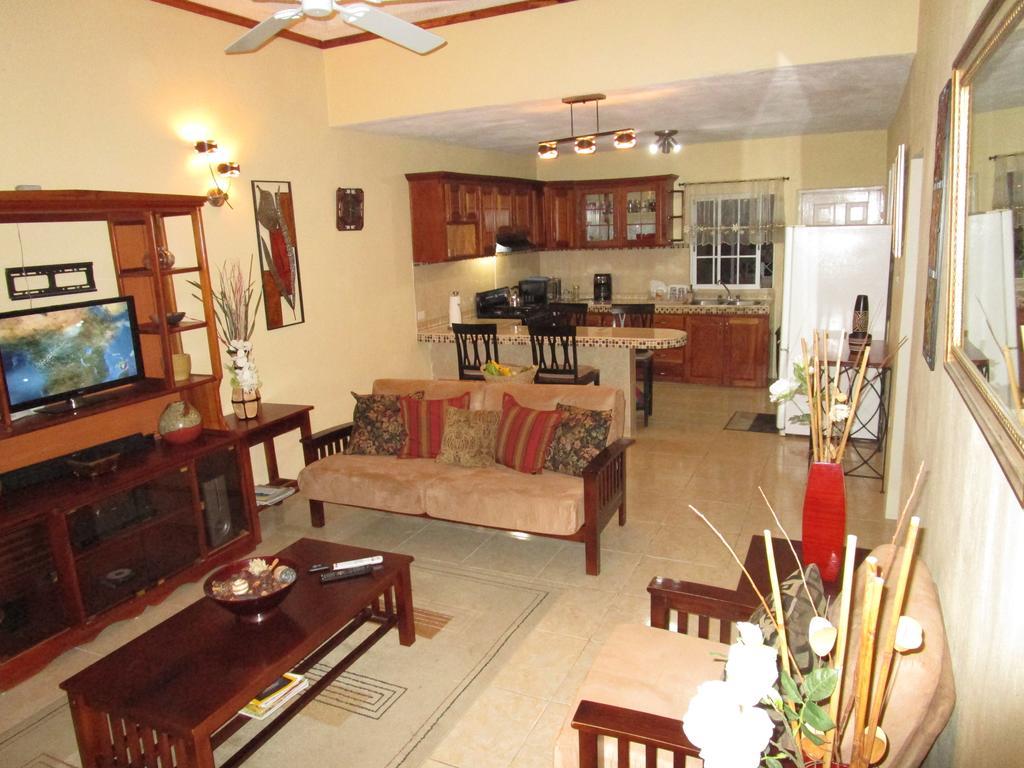 The Residence Portmore Apartments Екстериор снимка
