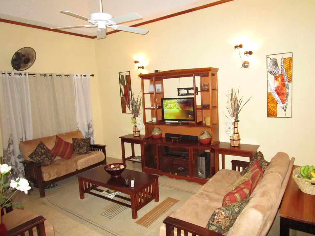 The Residence Portmore Apartments Екстериор снимка