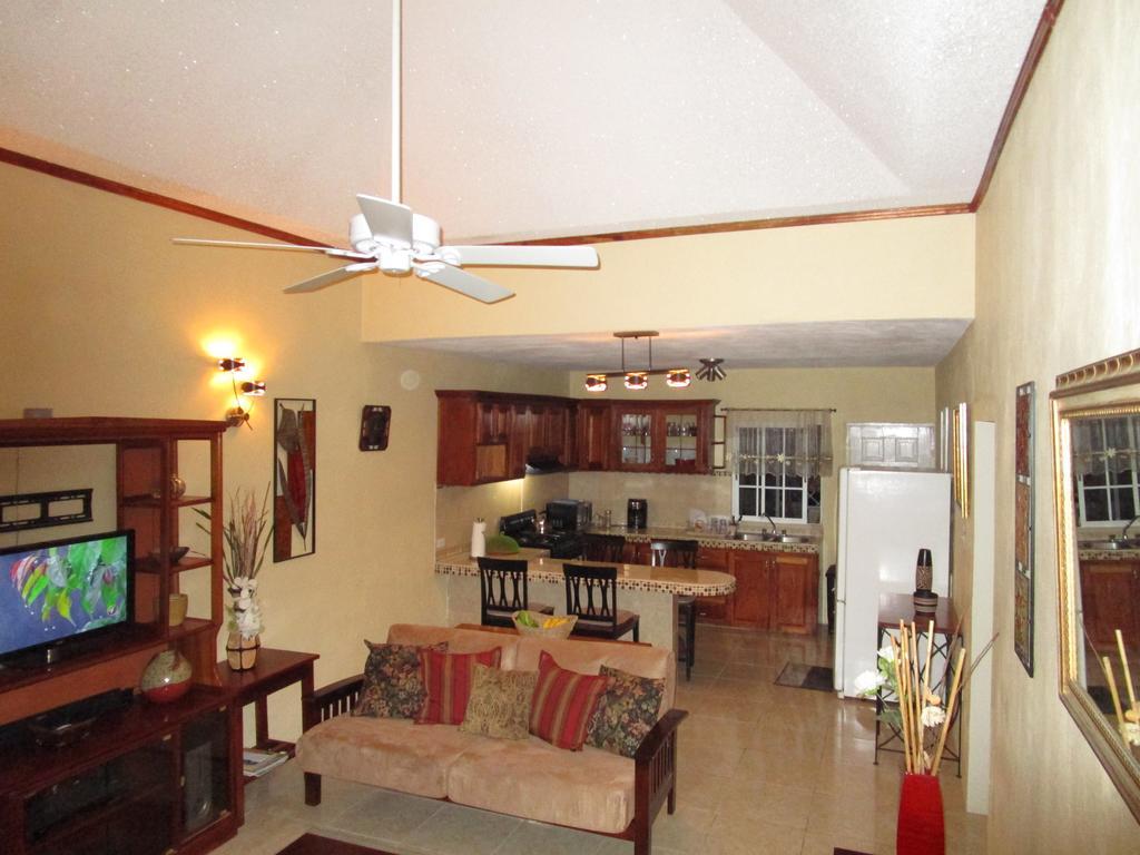 The Residence Portmore Apartments Екстериор снимка