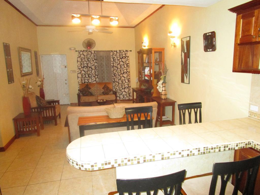 The Residence Portmore Apartments Екстериор снимка