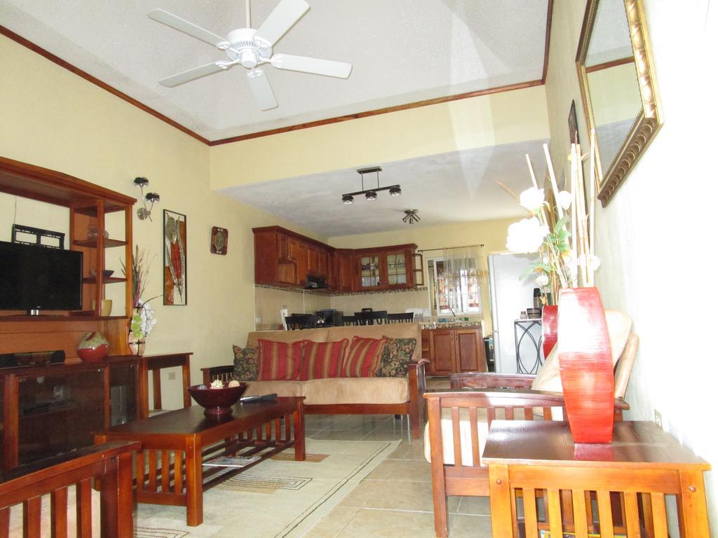 The Residence Portmore Apartments Екстериор снимка