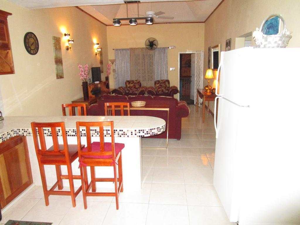 The Residence Portmore Apartments Екстериор снимка