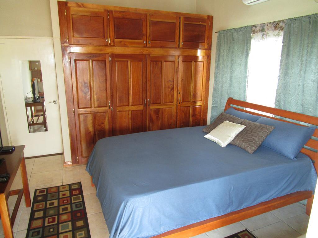 The Residence Portmore Apartments Екстериор снимка