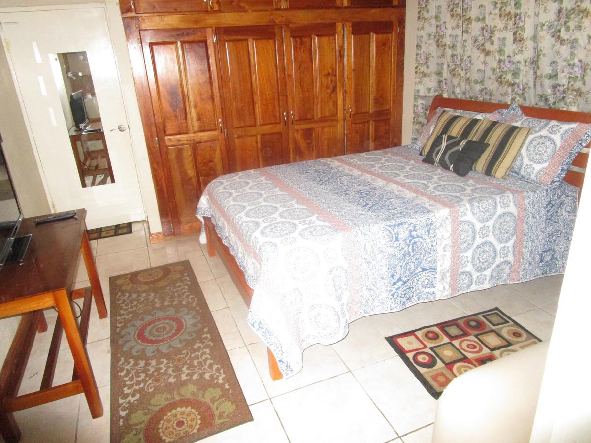 The Residence Portmore Apartments Екстериор снимка