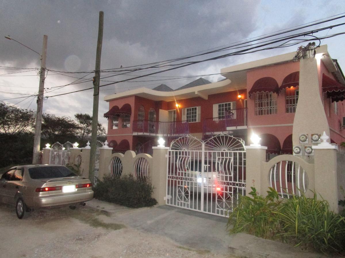 The Residence Portmore Apartments Екстериор снимка