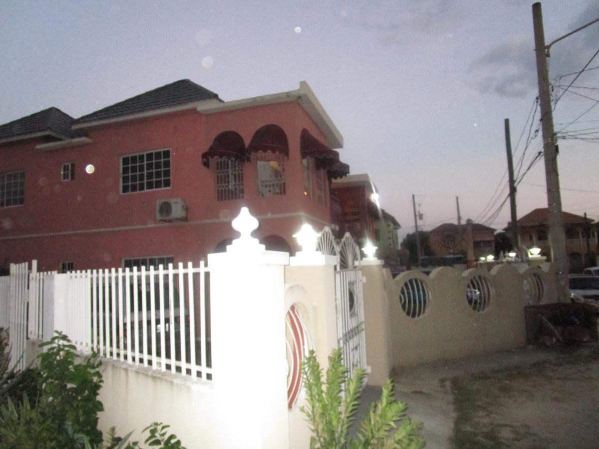 The Residence Portmore Apartments Екстериор снимка