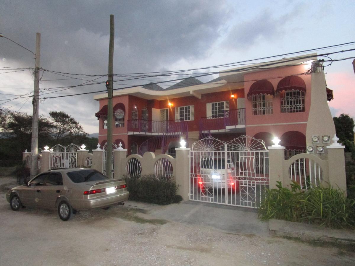 The Residence Portmore Apartments Екстериор снимка