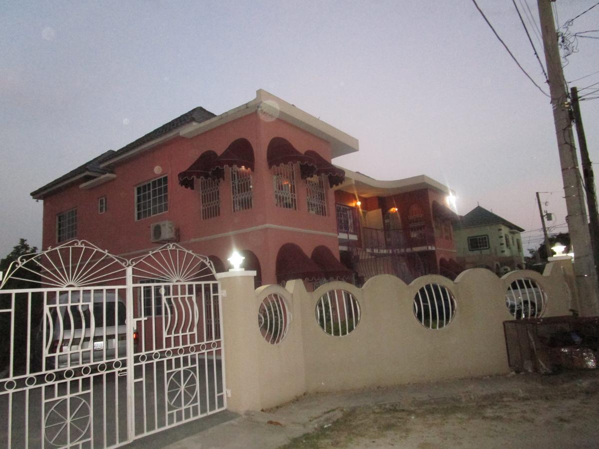 The Residence Portmore Apartments Екстериор снимка