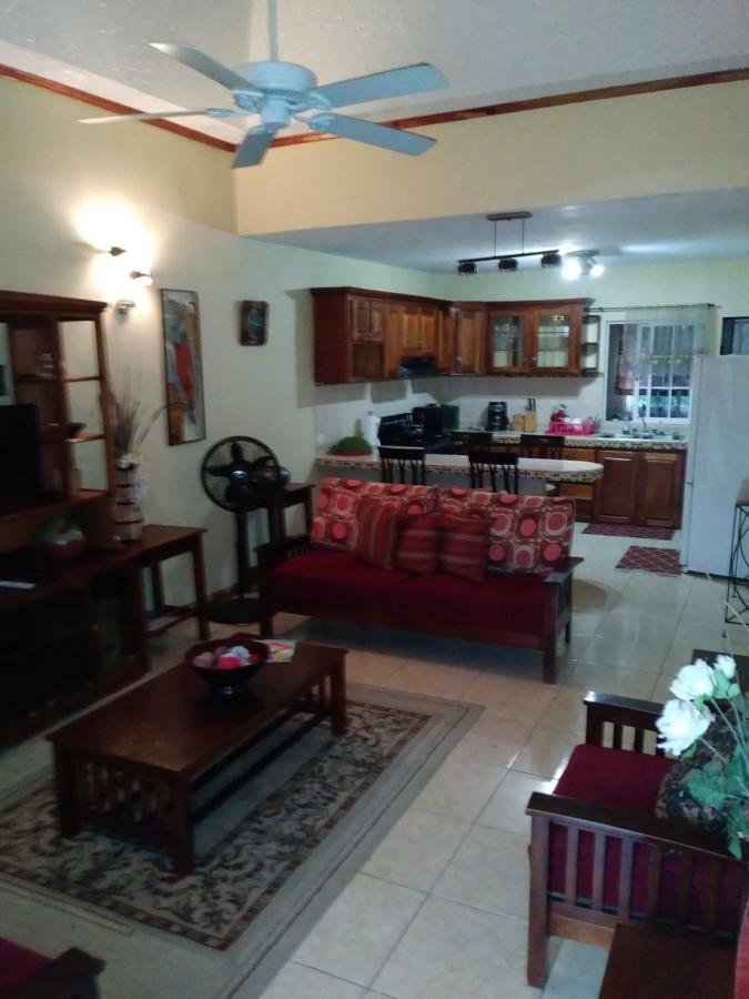 The Residence Portmore Apartments Екстериор снимка